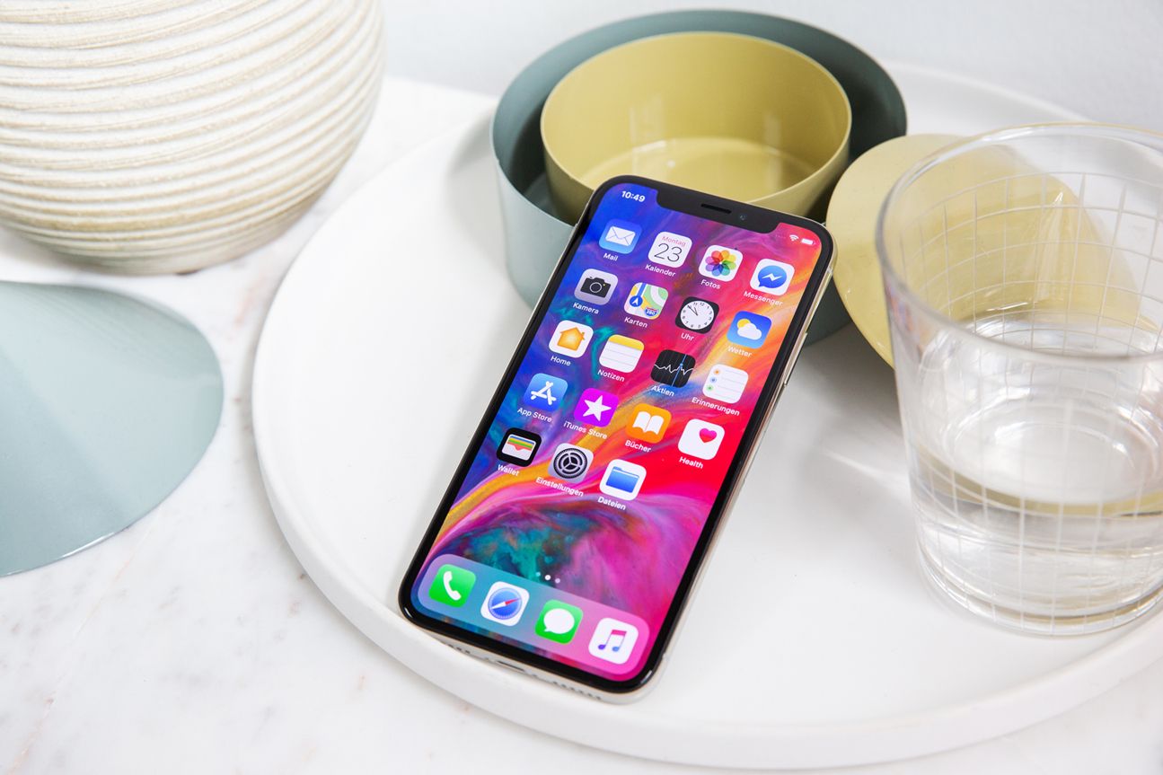 Auf der Vorderseite hat das iPhone X eine Notch