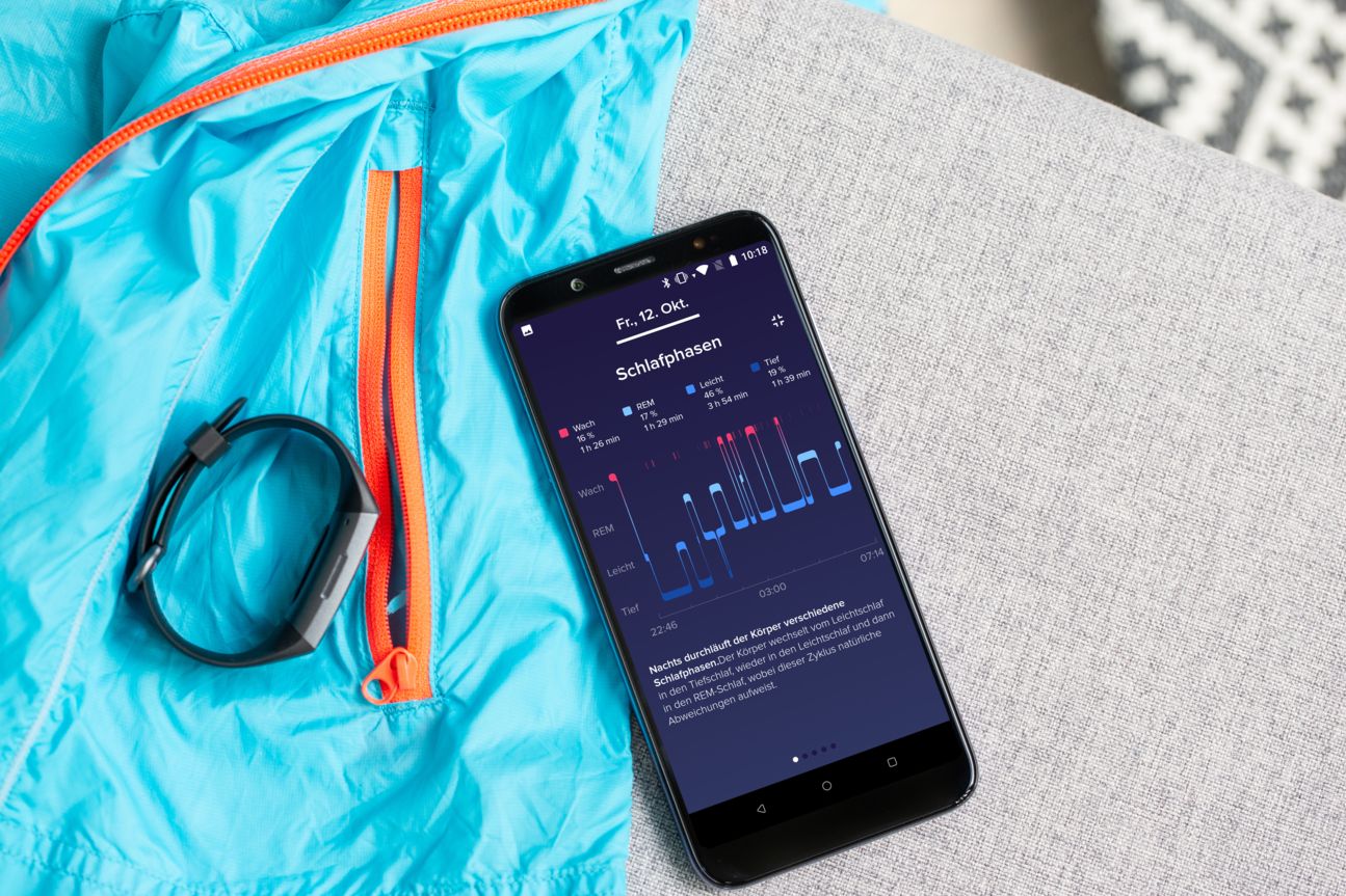 Die Fitbit-App zeigt eine Übersicht über die Schlafphasen der Nacht