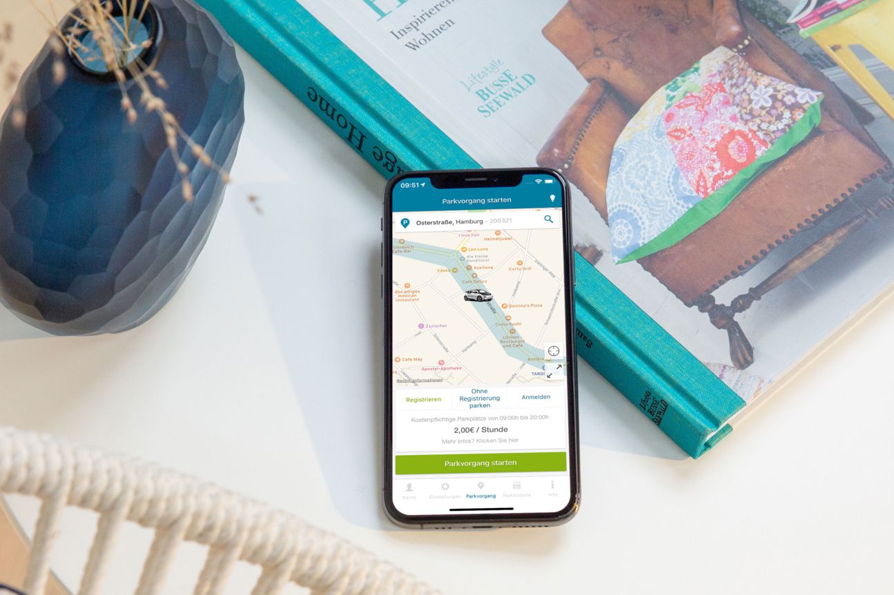  ParkNow lässt euch auf der Straße oder im Parkhaus den Wagen abstellen.