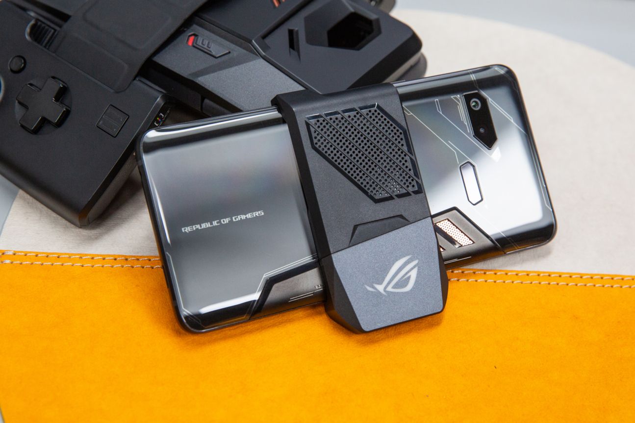 Asus ROG Phone: AeroActive Cooler