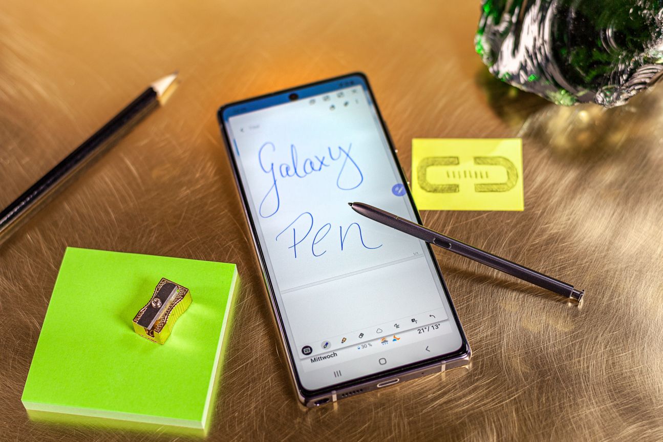 Digitale handschriftliche Notiz auf dem Bildschirm des Samsung Galaxy Note 20