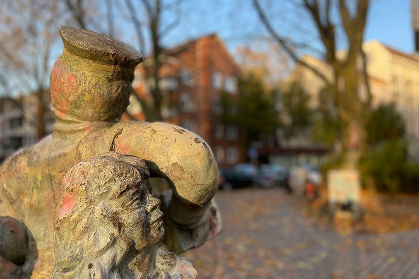 IPhone 12 Bokeh Statue 2