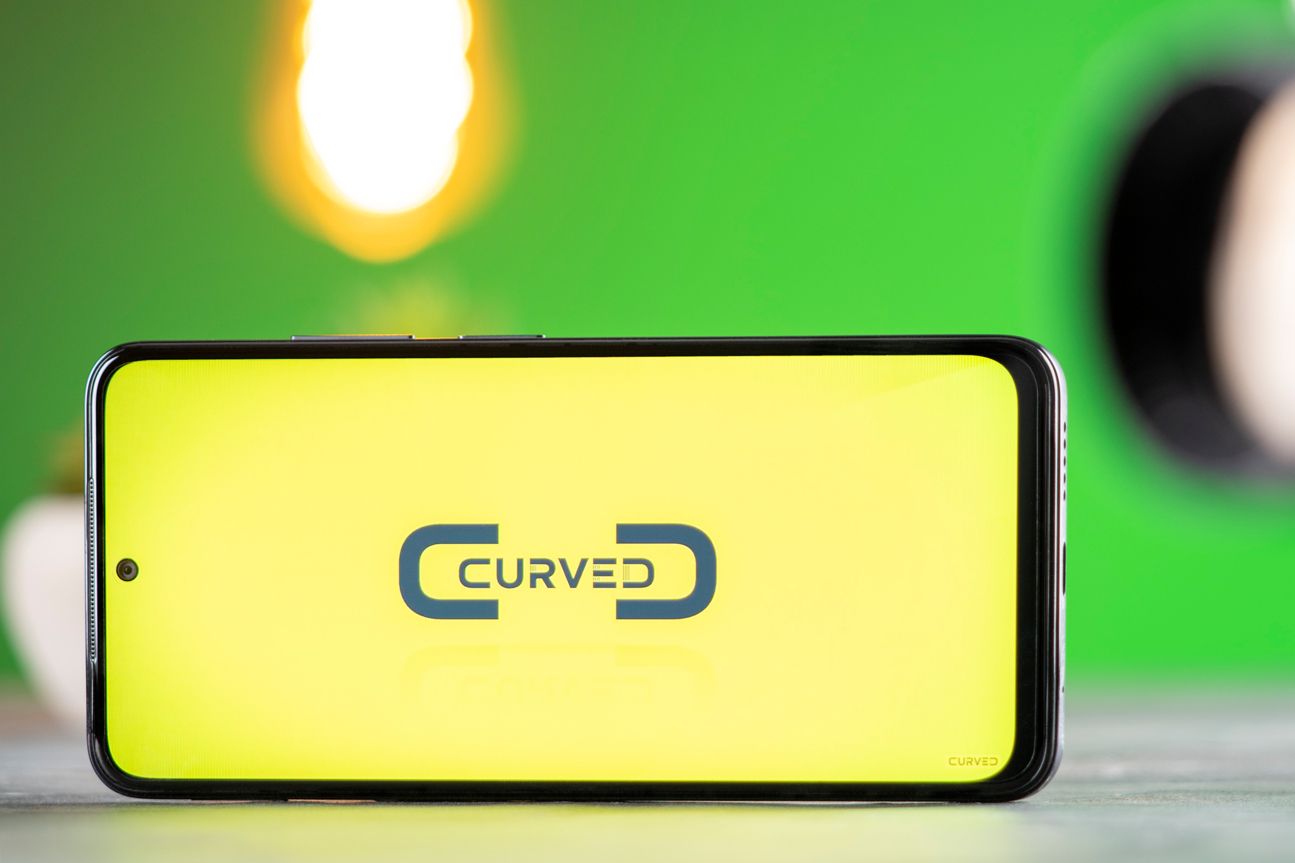 CURVED-Logo auf Xiaomi Redmi Note 11