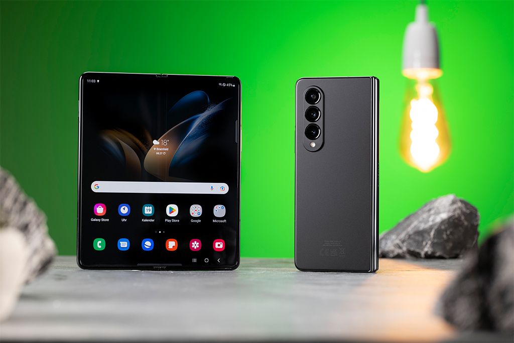 Samsung Galaxy Z Fold 4 von vorne und hinten