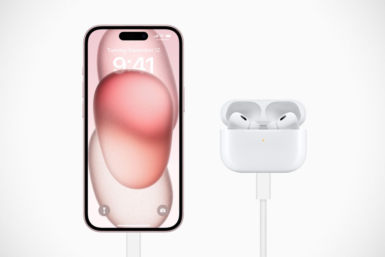 iPhone 15 kann AirPods laden