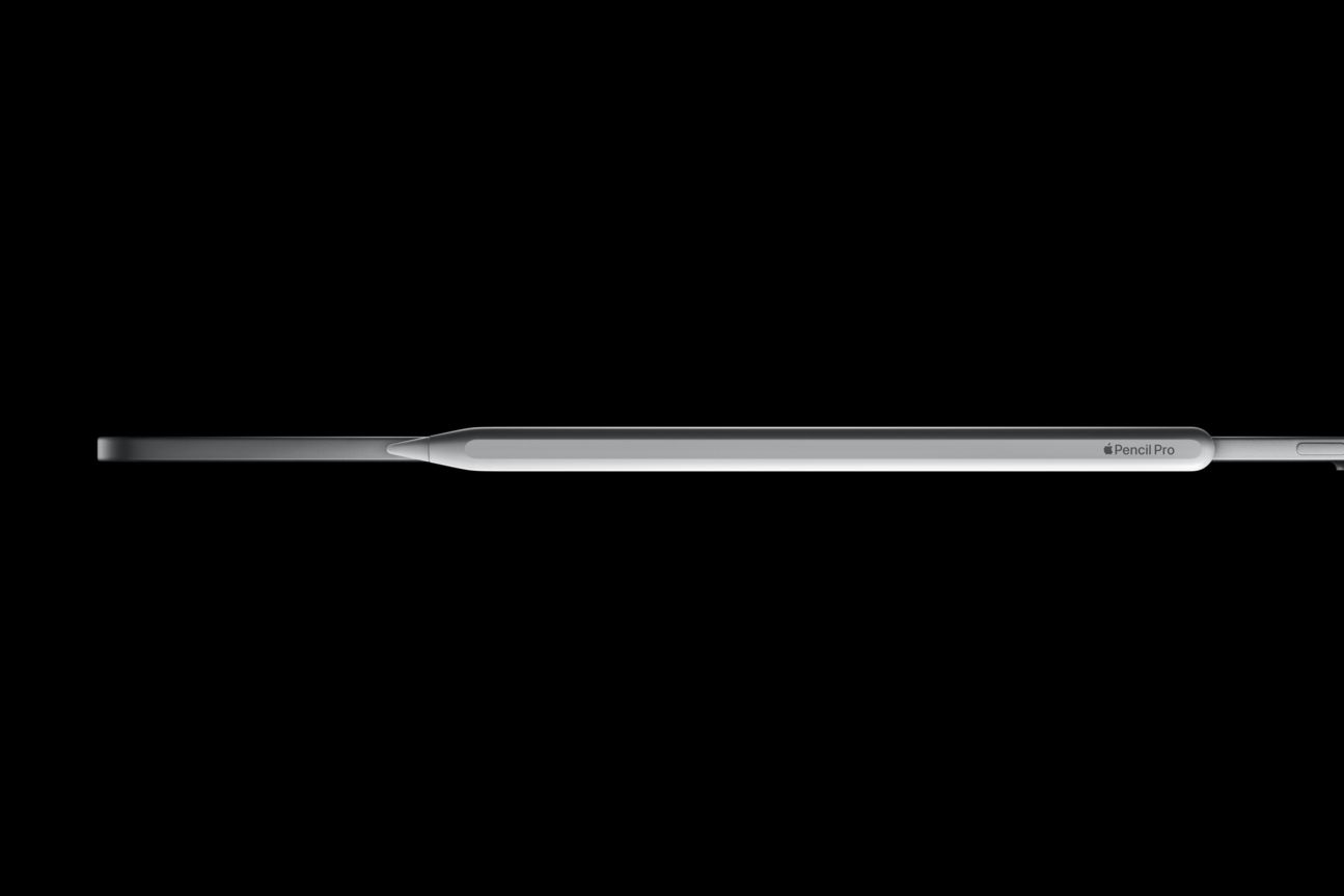 Der Apple Pencil Pro angedockt am iPad Pro (M4)