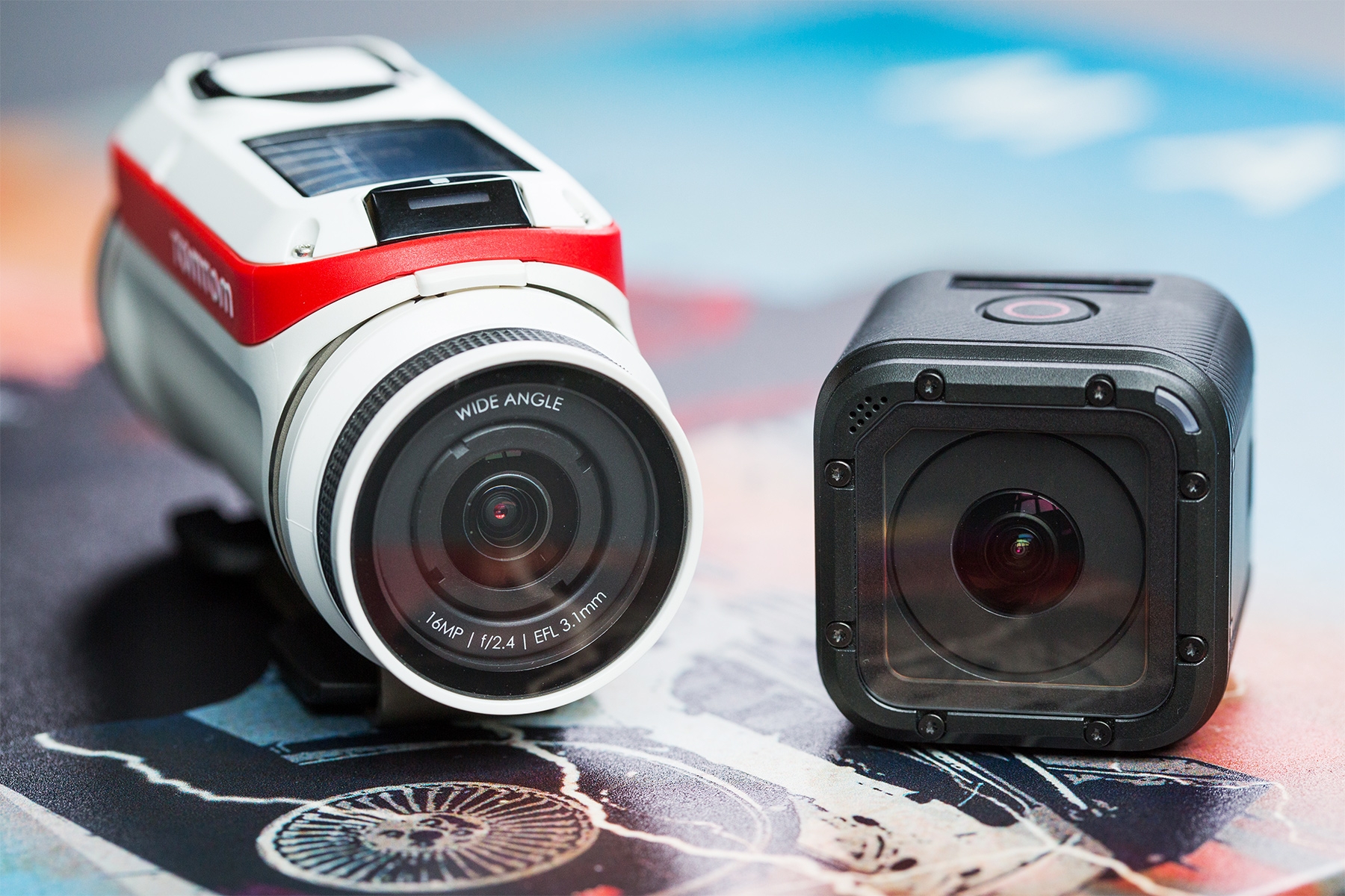 TomTom Bandit vs. GoPro Hero4 Session: Der Preis ist gleich, sonst aber viel anders.