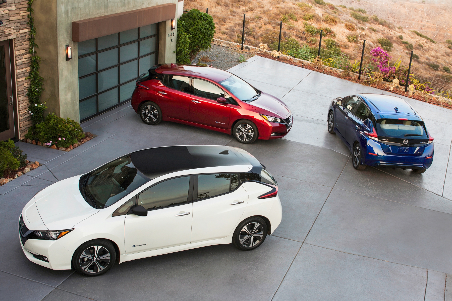 2018_Nissan_LEAF_US_02 (1)