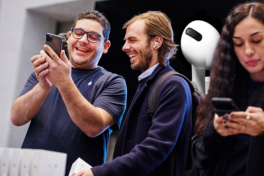 Zwei Männer mit iPhone 11 Pro und AirPods Pro